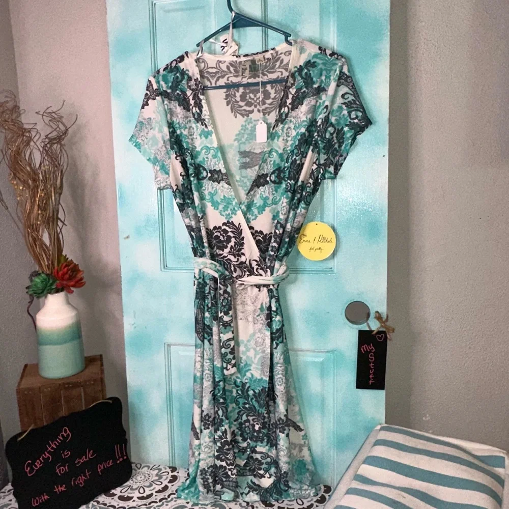 Dress - Picture 2 of 2